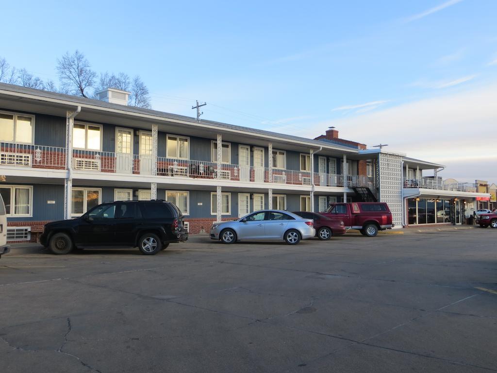 Midtown Western Inn - Kearney Exteriör bild